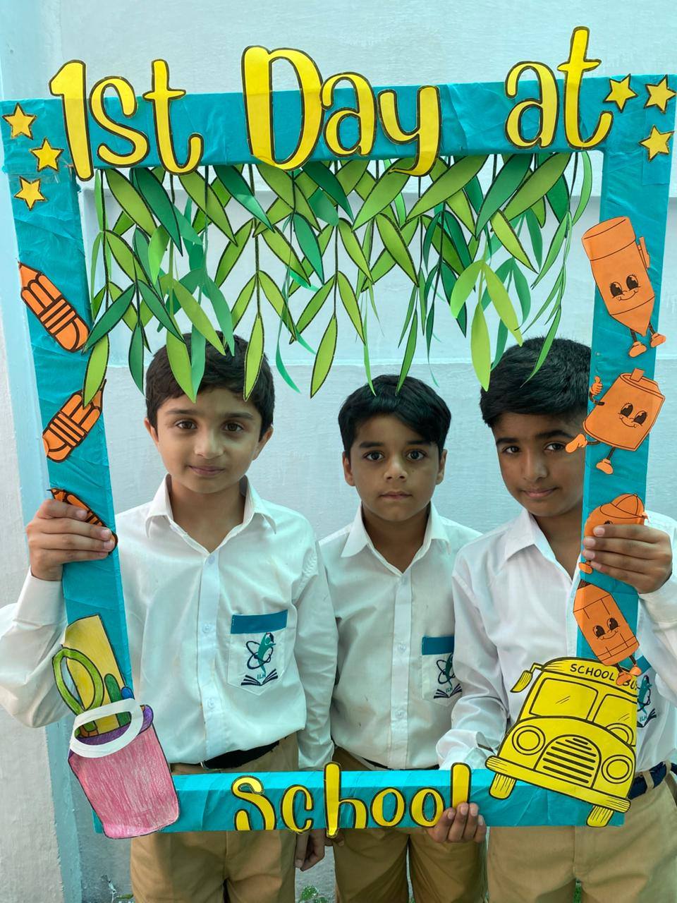 May be an image of ‎3 people, people smiling and ‎text that says "‎1st Day at 三三 كلك هل & SO SCHOOL Schoo! SC‎"‎‎